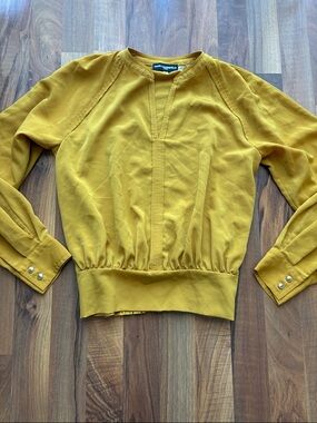 Karl Lagerfeld Mustard Woman’s Size XS V-Neck Top